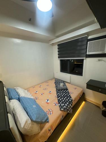 Postel nebo postele na pokoji v ubytování Leaf Residences Alabang Muntinlupa Condotel