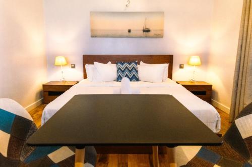 Letto o letti in una camera di Azure Beach Boutique Hotel