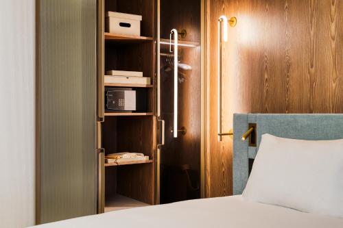 En eller flere senge i et værelse på Mövenpick hotel Brussels airport