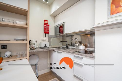 Η κουζίνα ή μικρή κουζίνα στο #255 Oura Cilla by Home Holidays