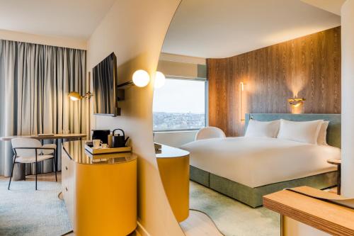En eller flere senge i et værelse på Mövenpick hotel Brussels airport