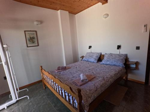 a bedroom with a bed in a room at Apartmani Škrnjug in Brzac
