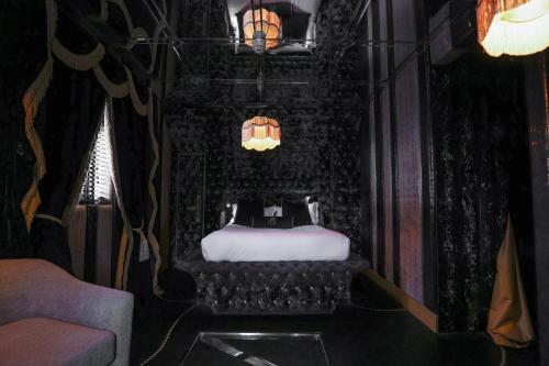 Katil atau katil-katil dalam bilik di Crazy Bear Beaconsfield