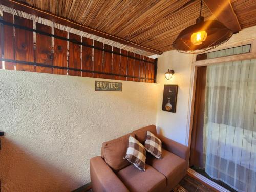 Χώρος καθιστικού στο The Rustic Studio