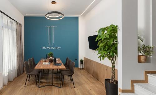 Χώρος καθιστικού στο The Meta Stay - Rooftop Access Downtown Suite