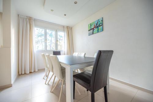 Photo de la galerie de l'établissement Spacious 3BR Villette Canal Saint Martin, à Paris