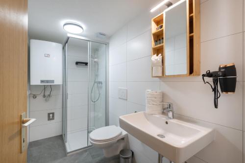 Ένα μπάνιο στο Easy City Apartments