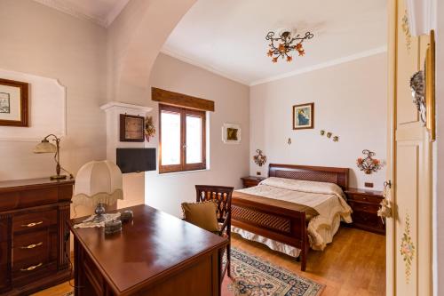 Domus Aenaria - Elegant & Spacious Villa Central Ischia - Walk to Beach photo 2