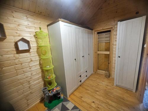 an inside view of a room with a wooden wall at Rentyny Rodzinny dom wypoczynkowy nad jeziorem in Rentyny