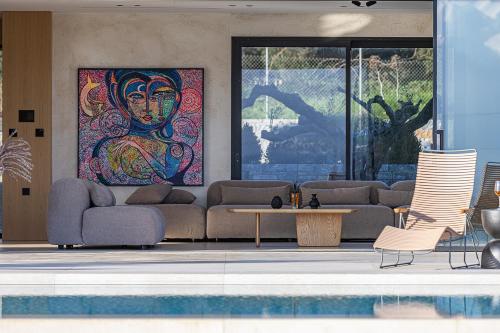 Kolam renang di atau dekat dengan Etheria Elli Villa, Retreat to Ethereal Luxury and Wellness by etouri