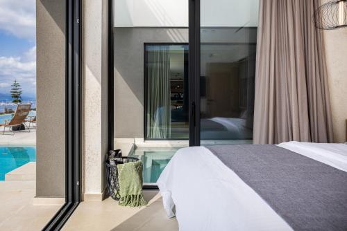 Kolam renang di atau dekat dengan Etheria Elli Villa, Retreat to Ethereal Luxury and Wellness by etouri