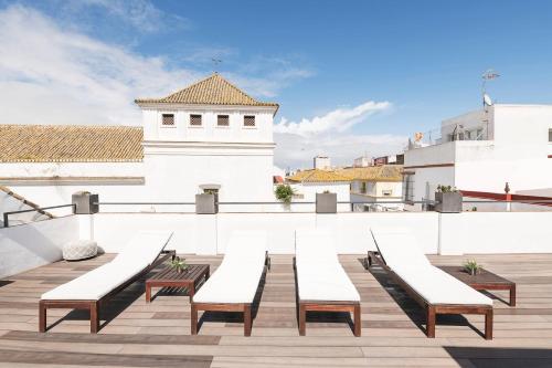 a group of benches on the roof of a building at Mar Abierto A in Sanlúcar de Barrameda
