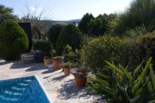 Kolam renang di atau dekat dengan gemütliche Villa Mailin priv. Pool schöne Aussicht