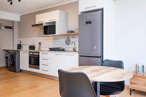 Η κουζίνα ή μικρή κουζίνα στο Sleek Sanctuary in the Sky