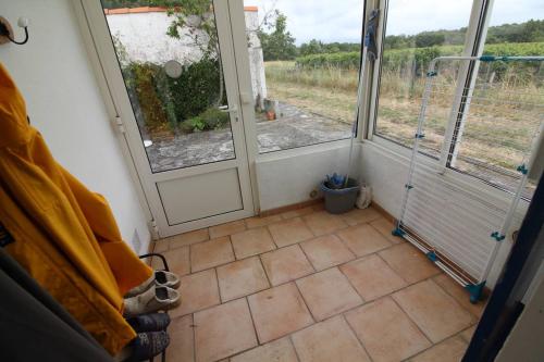 a room with a door and a tiled floor at Maison 3 pièces Oléron 6 couchages SAINT GEORGES D'OLERON SGO000-434 in Saint-Georges-dʼOléron