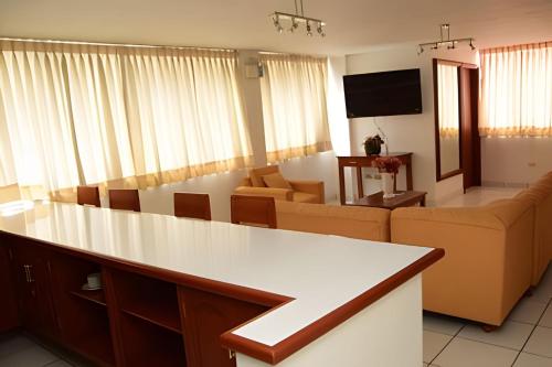 Televisyen dan/atau pusat hiburan di Incasol Tower " Tu Hogar lejos de Casa "