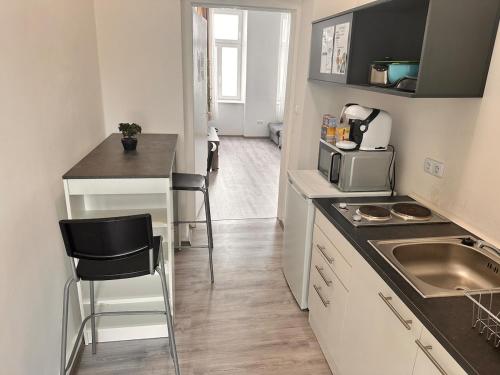 Spacious Netflix Apartment for up to 4 People with Massage Shower