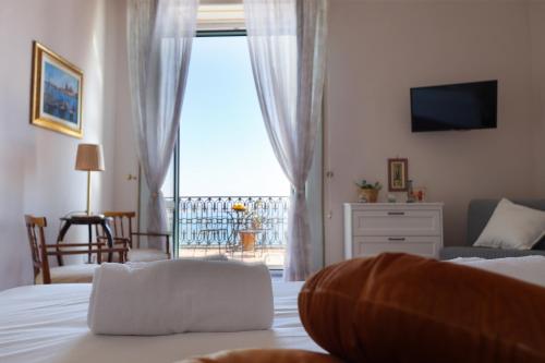 a bedroom with a bed with a view of a balcony at La Tua Terrazza in Costiera in Albori