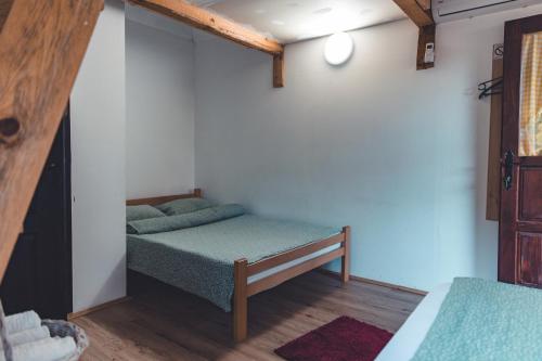 a small room with a bed in the corner at Konak Dobri Potok in Krupanj