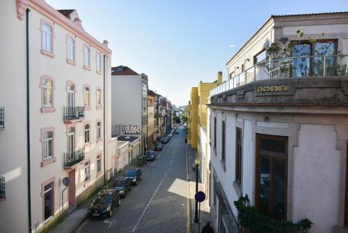 Central with balcony - 9 min-walk to Trindade