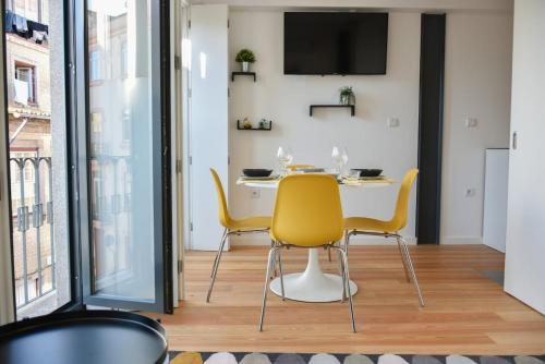 Central with balcony - 9 min-walk to Trindade