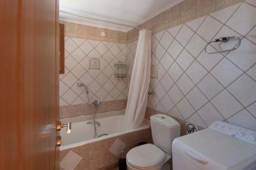 Ένα μπάνιο στο Tragana Villa