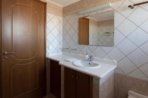 Ένα μπάνιο στο Tragana Villa