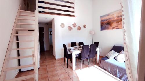 Ruang duduk di Les Bastides du Littoral