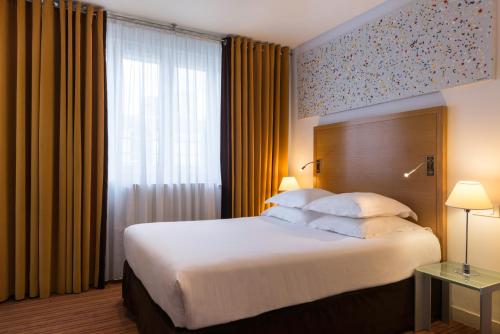 a hotel room with a large bed and a window at Hôtel Albe Saint Michel in Paris