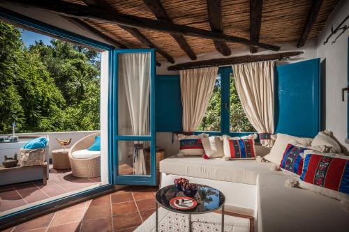 Χώρος καθιστικού στο Su Gologone Experience Hotel