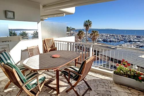 Henri Camille Real Estate- LE CAP - 2 bedrooms Apt sea view