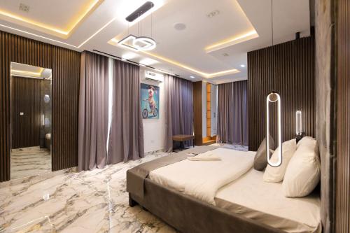 Postel nebo postele na pokoji v ubytování Rockview Premium 3-Bedroom In Abuja