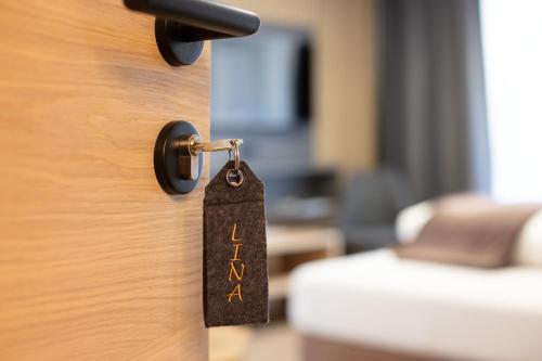 a tag hanging from a door knob at Haus Sonnwend in Sölden