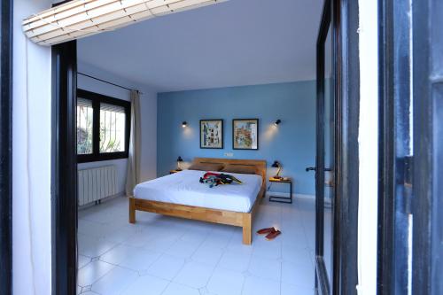 a bedroom with a bed and blue walls at Isla Bonita Rental Home Moraira in Moraira