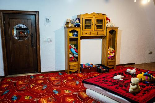 a bedroom with a bed with stuffed animals on it at Pensiunea Casa Motului in Arieşeni