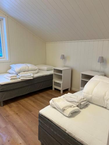 a bedroom with two beds and a window at Bella Karnes in Oksevik
