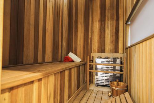 a room with a wooden wall with a shelf at Hotel Boutique Vinícola Araucária by Slaviero Hotéis in São José dos Pinhais