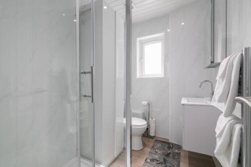 Koupelna v ubytování Battersea Park & Power Station, USA Embassy Newly renovated elegant 2bed