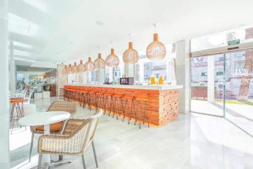 Reštaurácia alebo iné gastronomické zariadenie v ubytovaní MarSenses Puerto Pollensa Hotel & Spa Adults Only