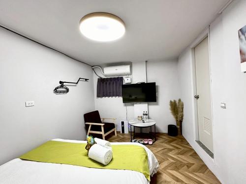 Ein Bett oder Betten in einem Zimmer der Unterkunft 希沐溫泉民宿
