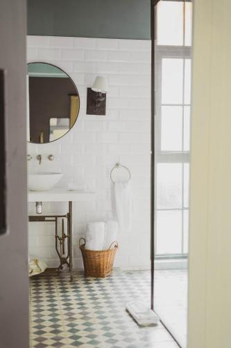 a bathroom with a sink and a mirror at Casa La Lilia - Villa María Hotel in San Bernardino