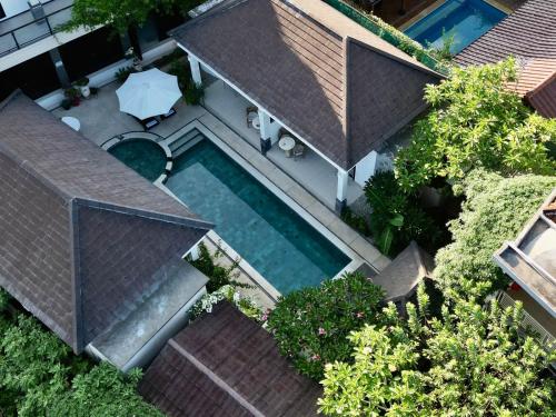 an overhead view of a swimming pool in a house at Villa Viking in Jimbaran