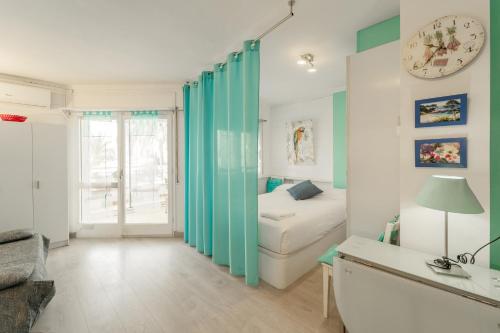 WELCS ESTUDIO 228 EMP frente al canal