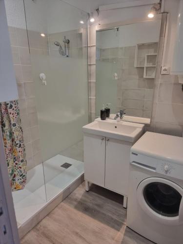 Photo de la galerie de l'établissement Studio with terrace, very central, à Avignon