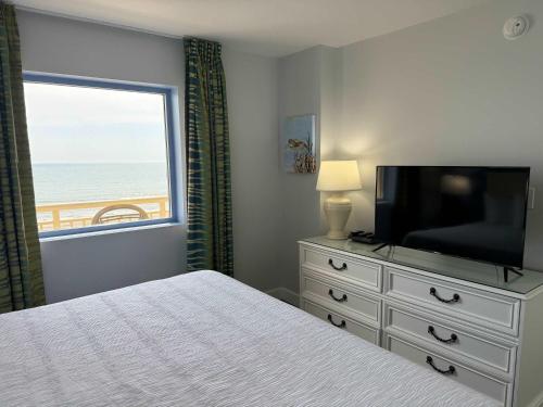 TV/Unterhaltungsangebot in der Unterkunft NEW OCEANFRONT 2br2ba - Camelot 411