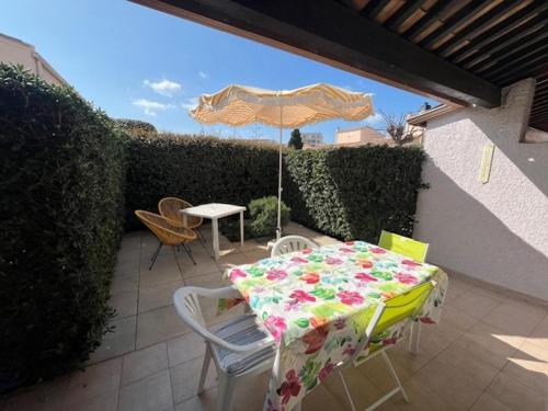 Villa de Charme avec Piscine, Terrasse et VTT, Proche Plage et Commerces - 6 Pers. - FR-1-749-29