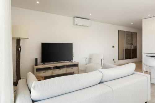 Terracos de Quarteira II White by Real Properties