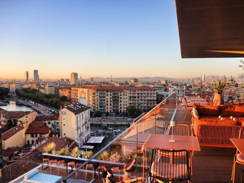 vista sulla città da un edificio di 21 House of Stories Navigli a Milano