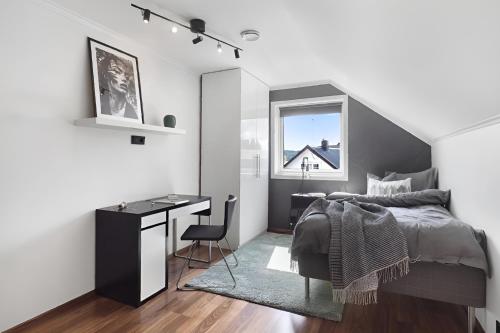 Postel nebo postele na pokoji v ubytování Beachfront Villa with Jacuzzi, Cinema & Canoe