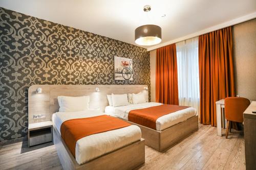 Postel nebo postele na pokoji v ubytování 1 Hotel Borjomi